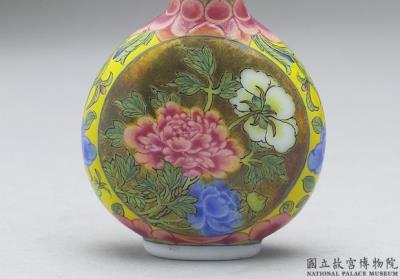 图片[2]-Glass-body painted enamel snuff bottle with a floral design, Qianlong reign (1735-1796), Qing dynasty-China Archive